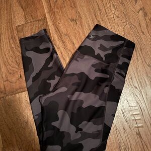 Old Navy Active Gray & Black Camo Leggings